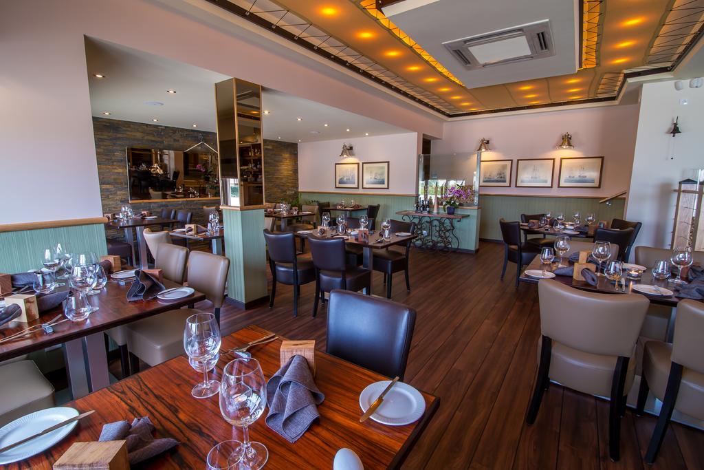 Pine Tree Apartments - Praia Da Coelha - البوفيرا المظهر الخارجي الصورة