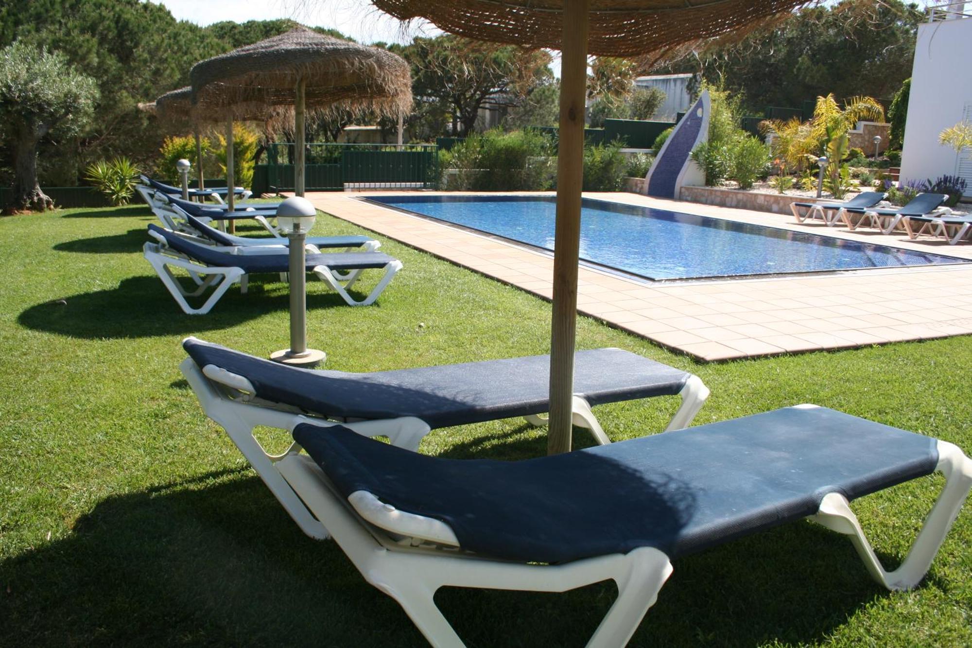 Pine Tree Apartments - Praia Da Coelha - البوفيرا الغرفة الصورة