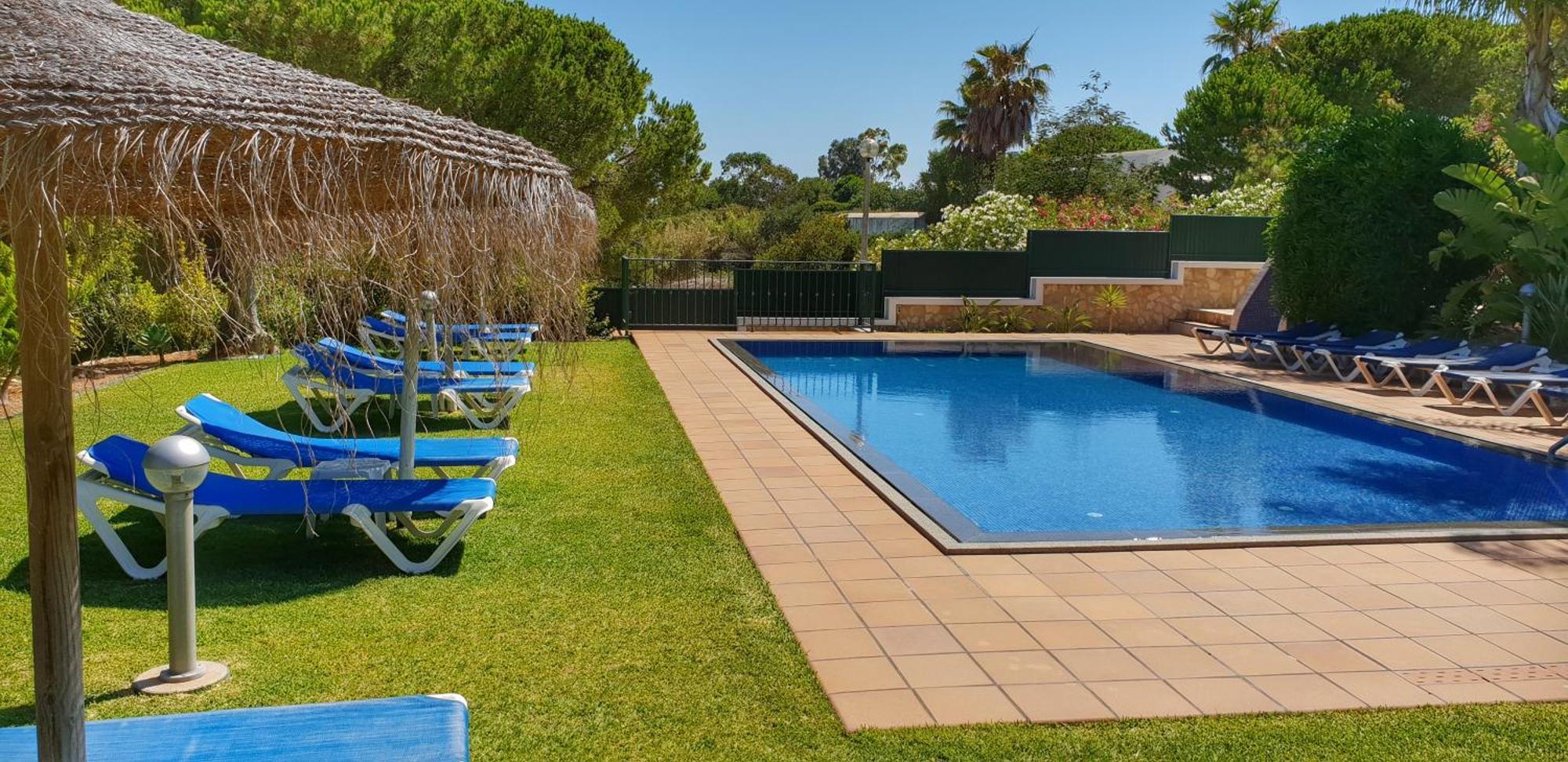 Pine Tree Apartments - Praia Da Coelha - البوفيرا الغرفة الصورة