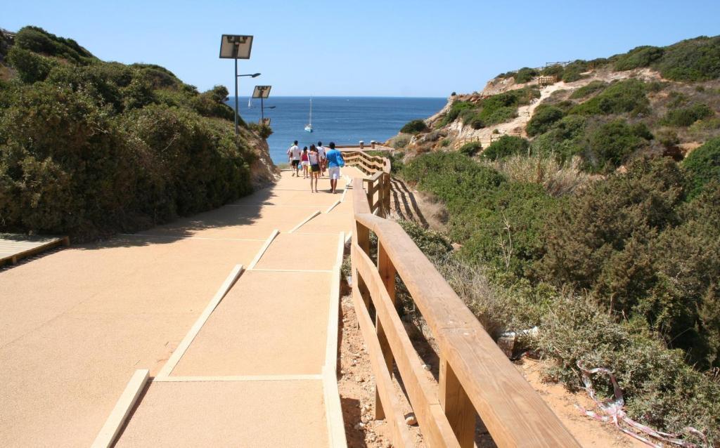 Pine Tree Apartments - Praia Da Coelha - البوفيرا المظهر الخارجي الصورة
