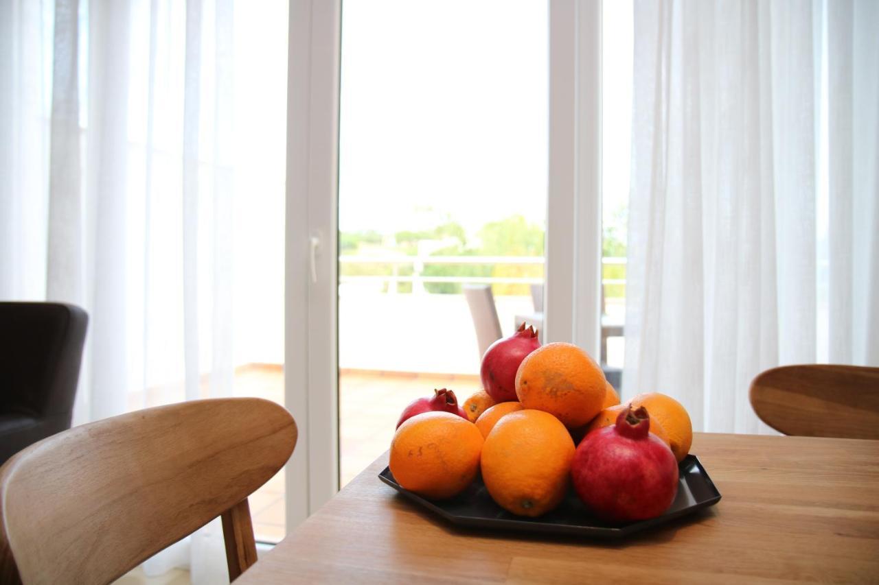Pine Tree Apartments - Praia Da Coelha - البوفيرا المظهر الخارجي الصورة