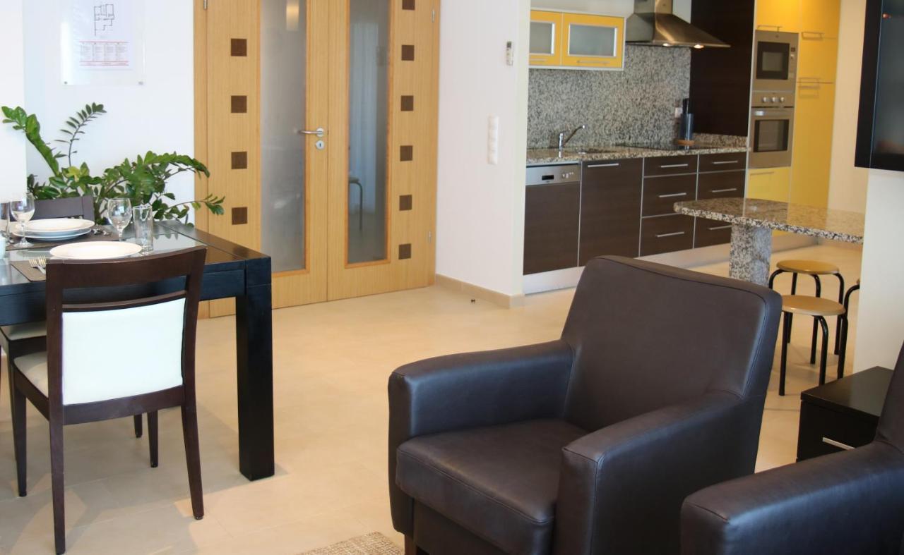Pine Tree Apartments - Praia Da Coelha - البوفيرا المظهر الخارجي الصورة