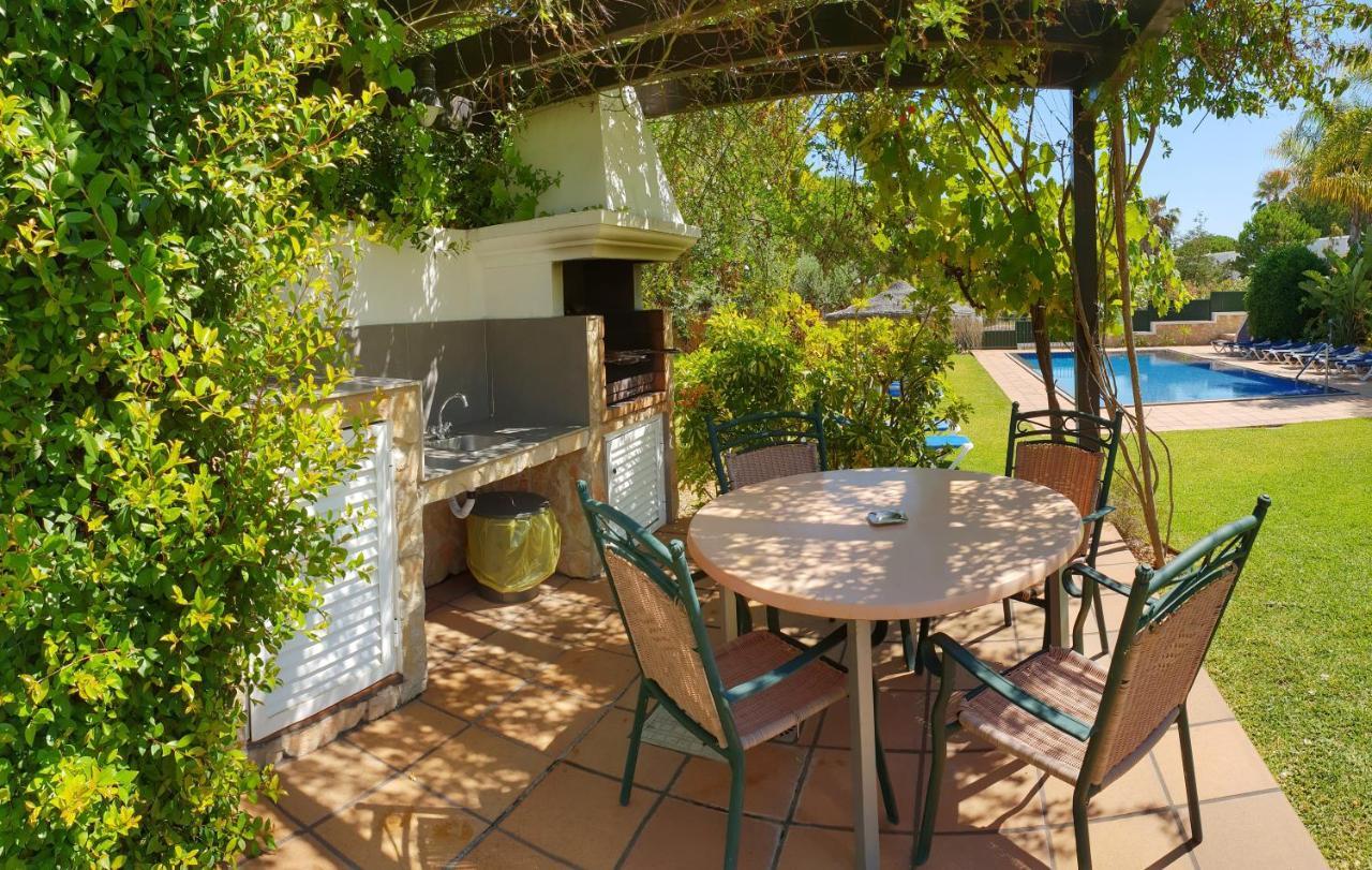 Pine Tree Apartments - Praia Da Coelha - البوفيرا المظهر الخارجي الصورة
